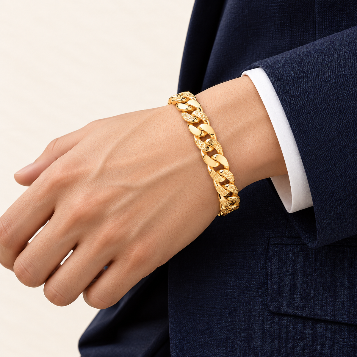 Sculpted Links Bracelet — 9ct yellow gold, 12 mm