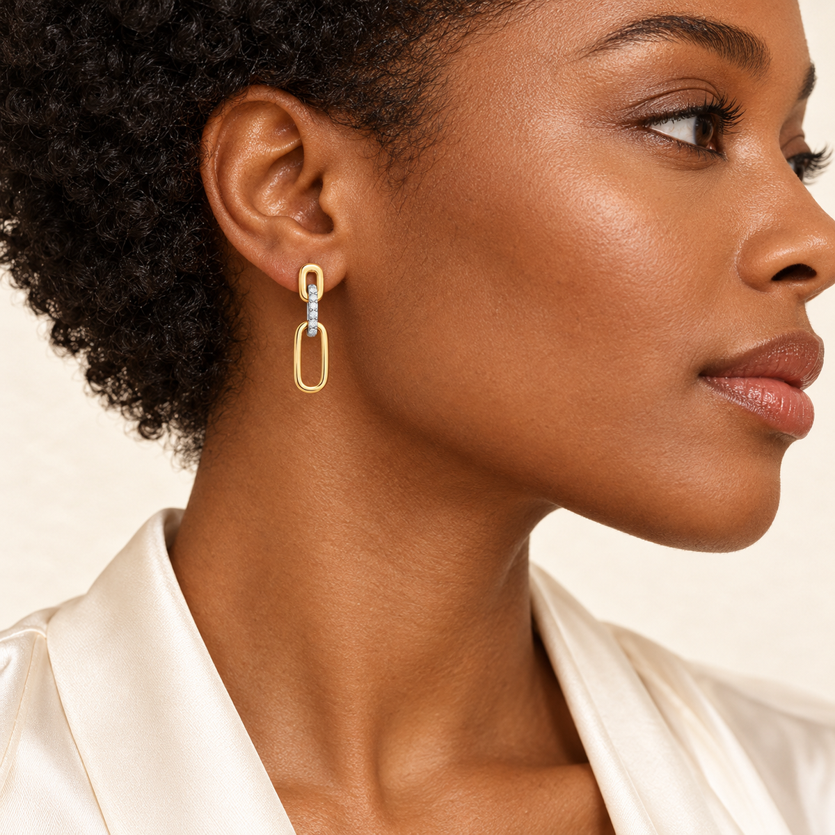 Boucles d’oreilles Trois Maillons — or jaune 9 carats et diamants 0,16 ct
