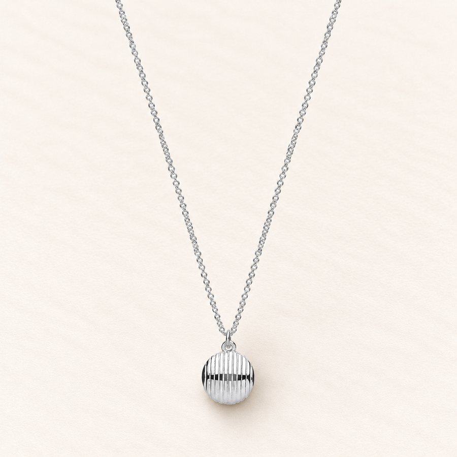 Ribbed Medallion Necklace — silver