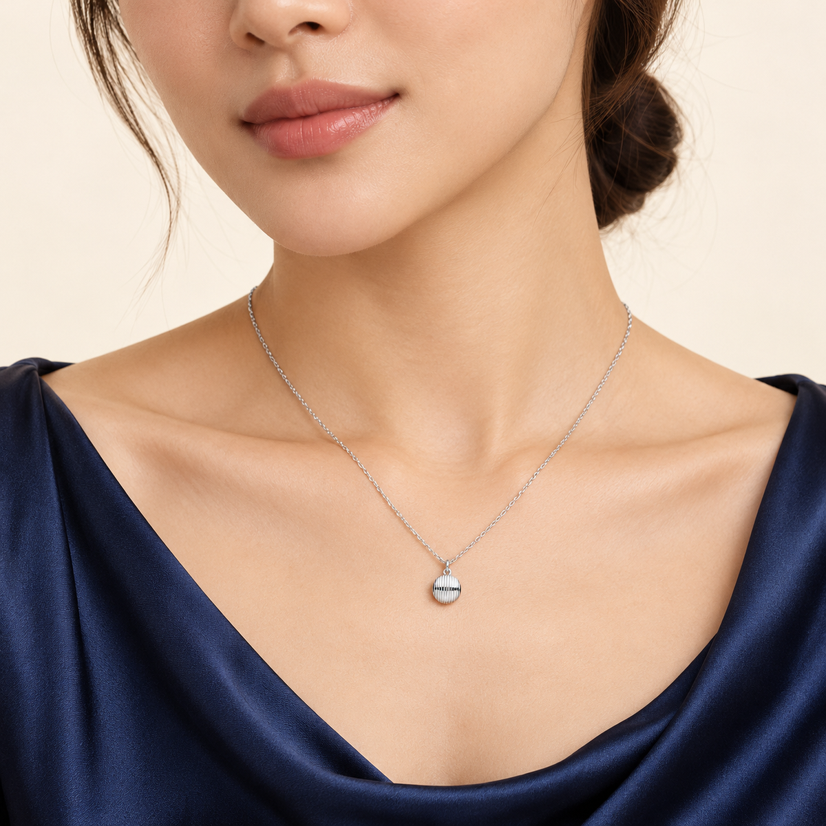 Ribbed Medallion Necklace — silver