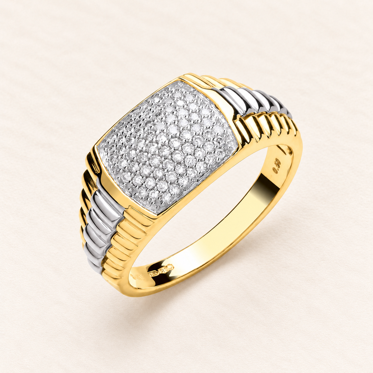 Chevalière Pavée — or 9 carats et diamants 0,50 ct