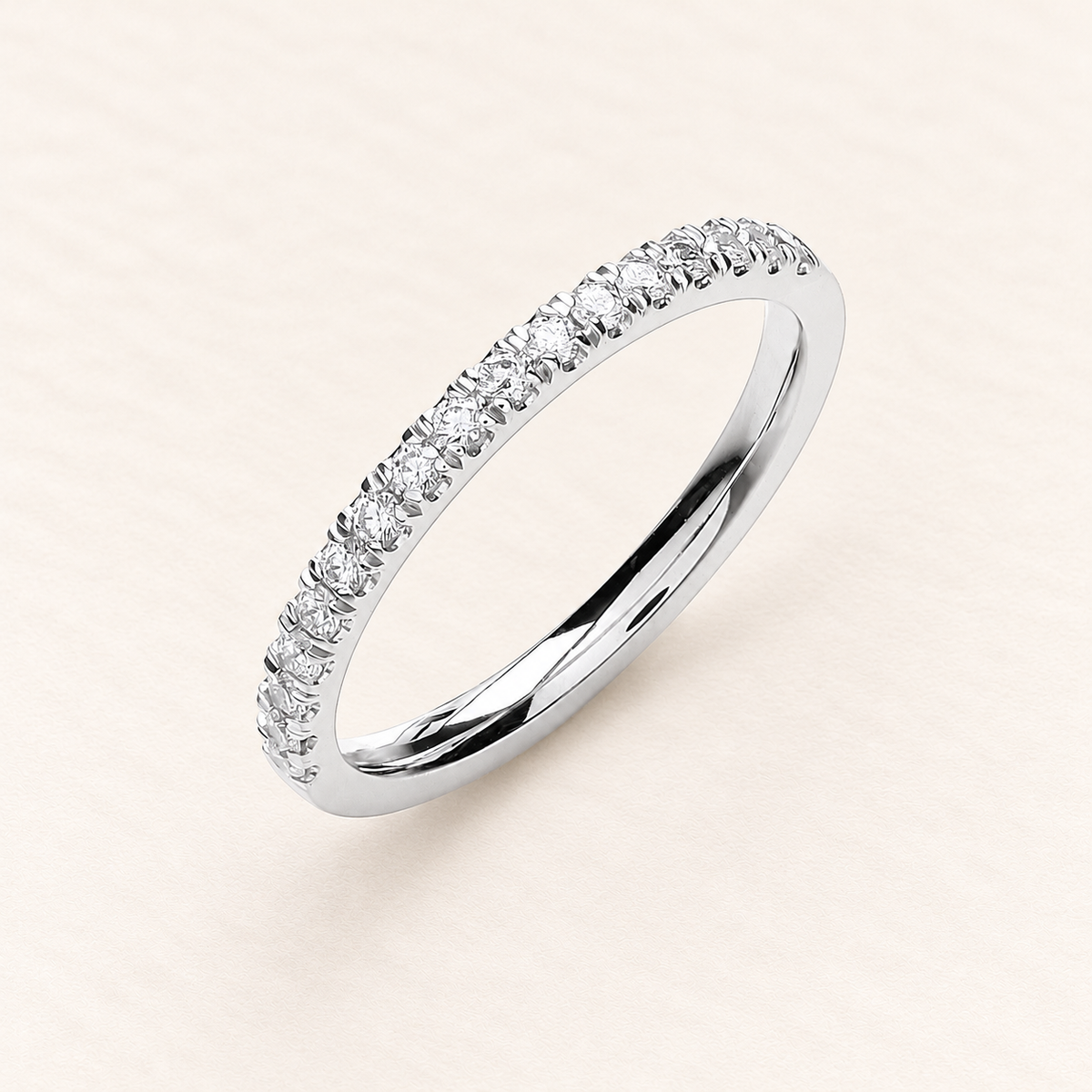 Demi-alliance Ligne — platine et diamants 0,30 ct