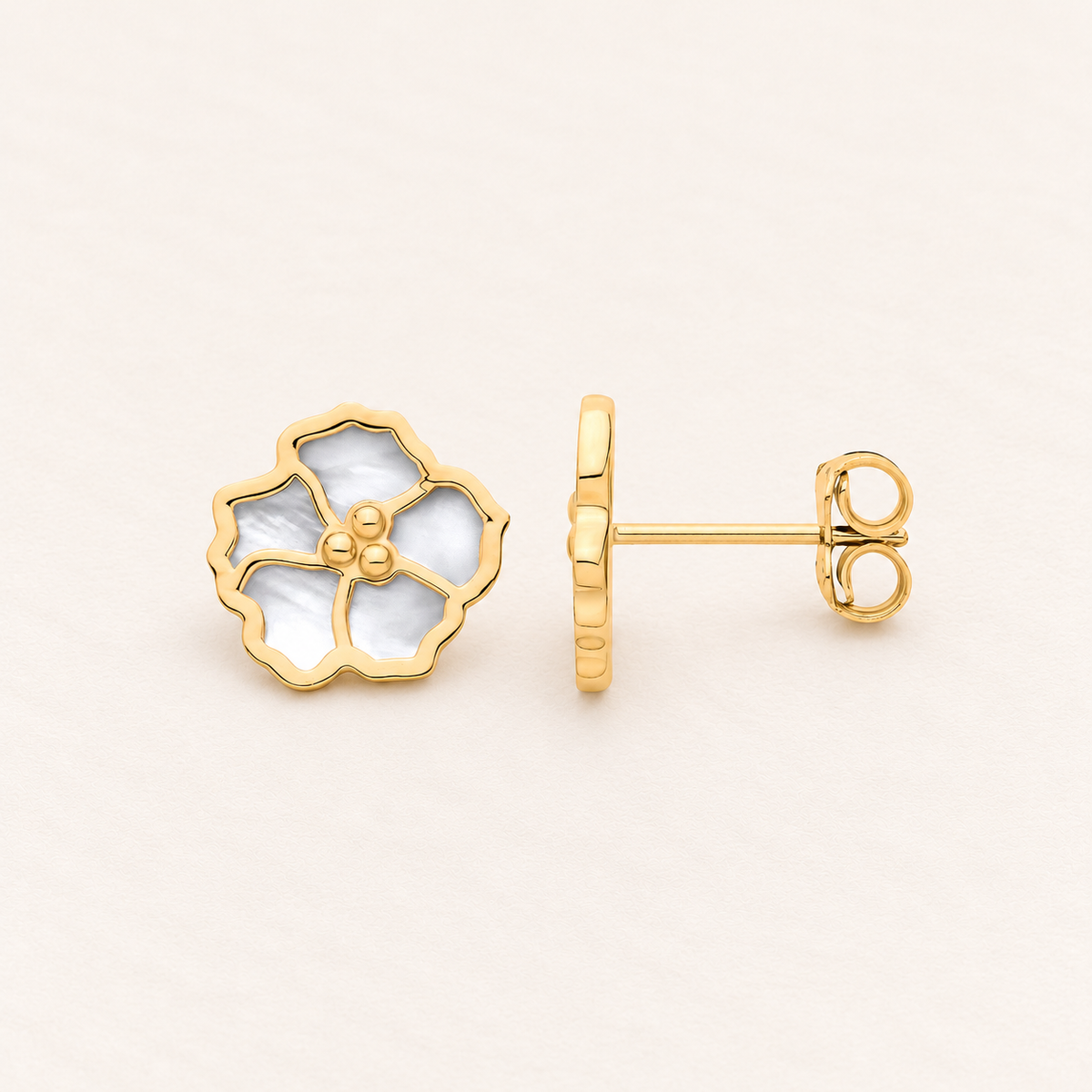 Boucles Fleur Nacrée — or jaune 9 carats