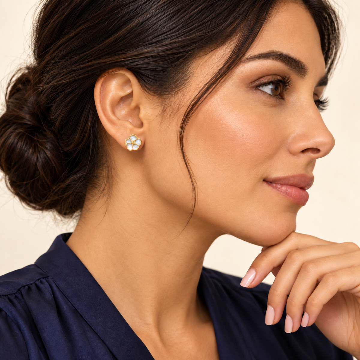 Boucles Fleur Nacrée — or jaune 9 carats