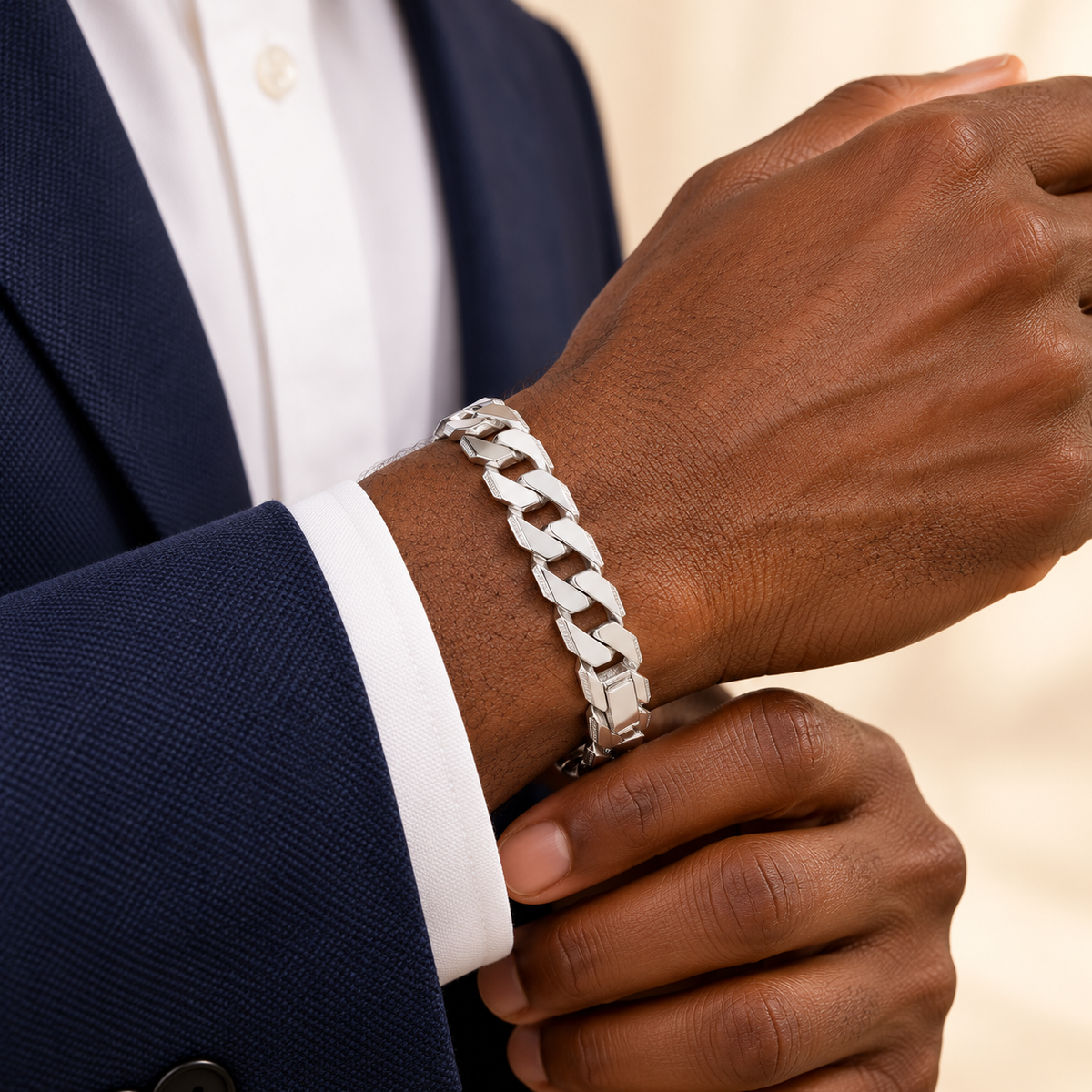 Sculpted Links 15 mm Bracelet — silver