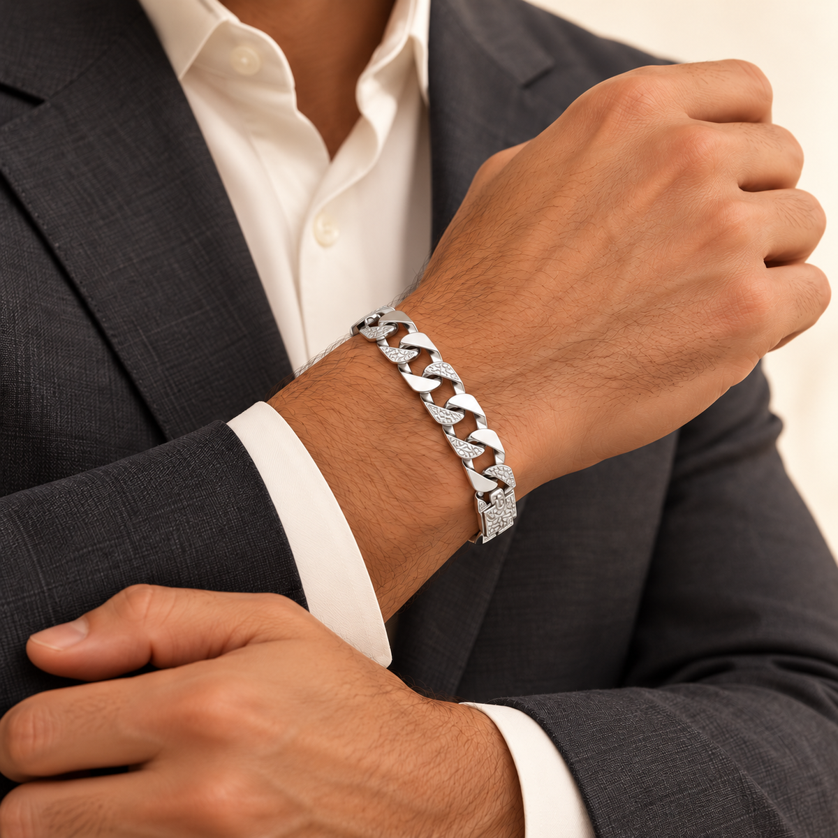 Engraved Links Bracelet — silver