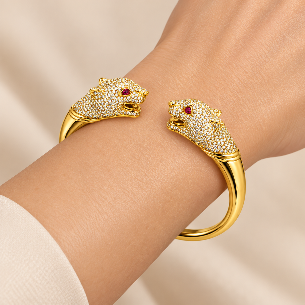 Bracelet Panthère Impériale — Mise en situation illustrative